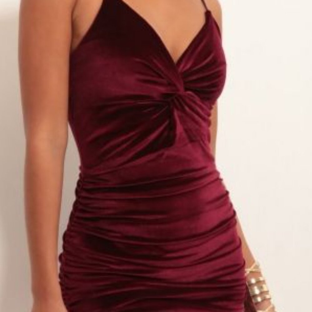 Lucy in The Sky Talia Front Twist Dress in Wine Velvet Size M